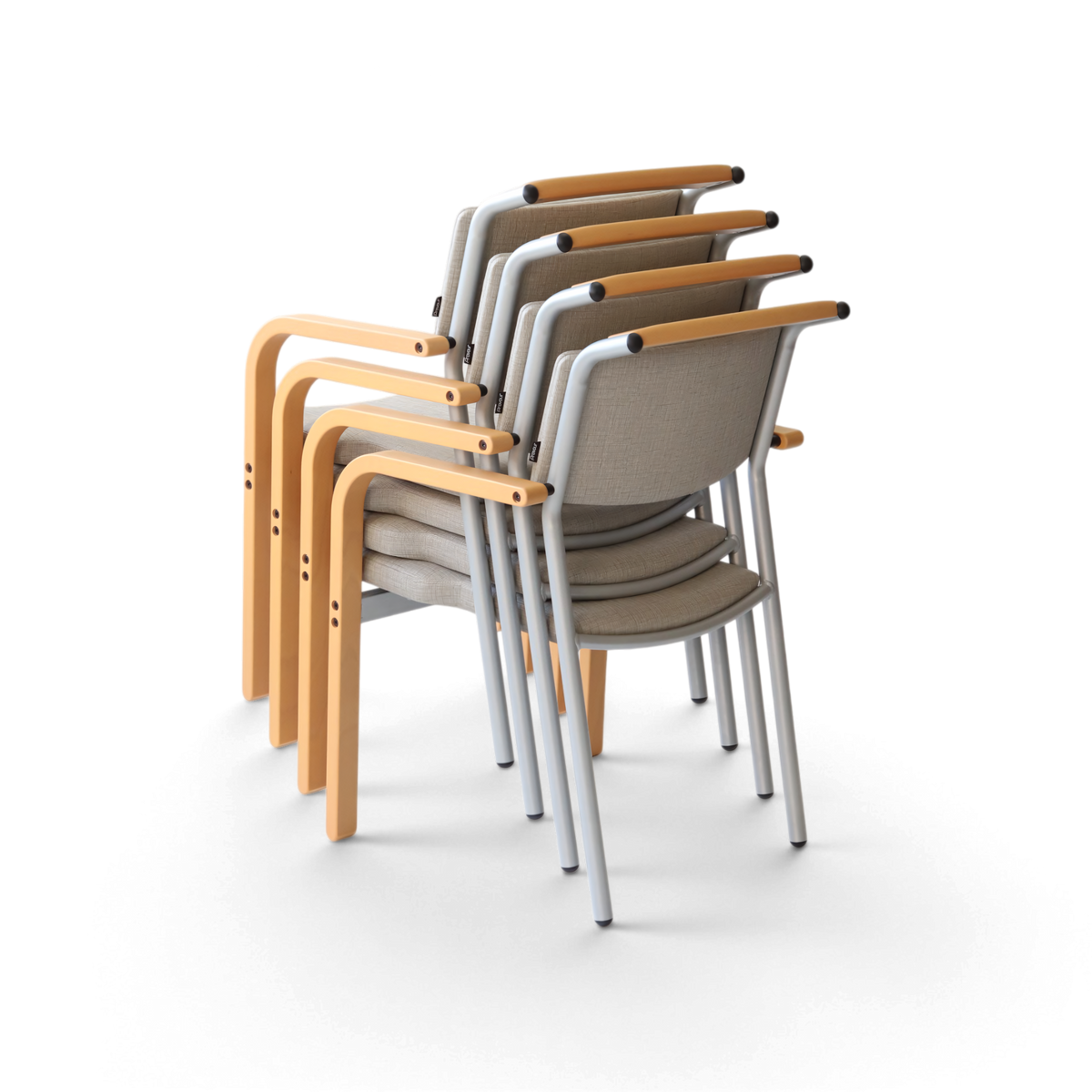 PROVOUR M Chair-01 把手款,淺灰色 PVC 軟墊搭配實木扶手與金屬椅腳,可堆疊設計,適合醫療與辦公空間。