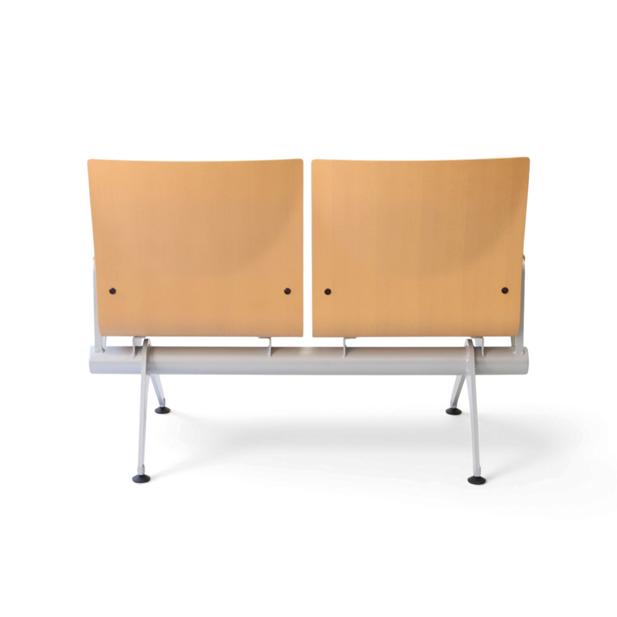 PROVOUR Plywood Bench 二人座等候椅,採用曲木合板椅背與銀色粉體塗裝鐵腳,背面簡約設計。