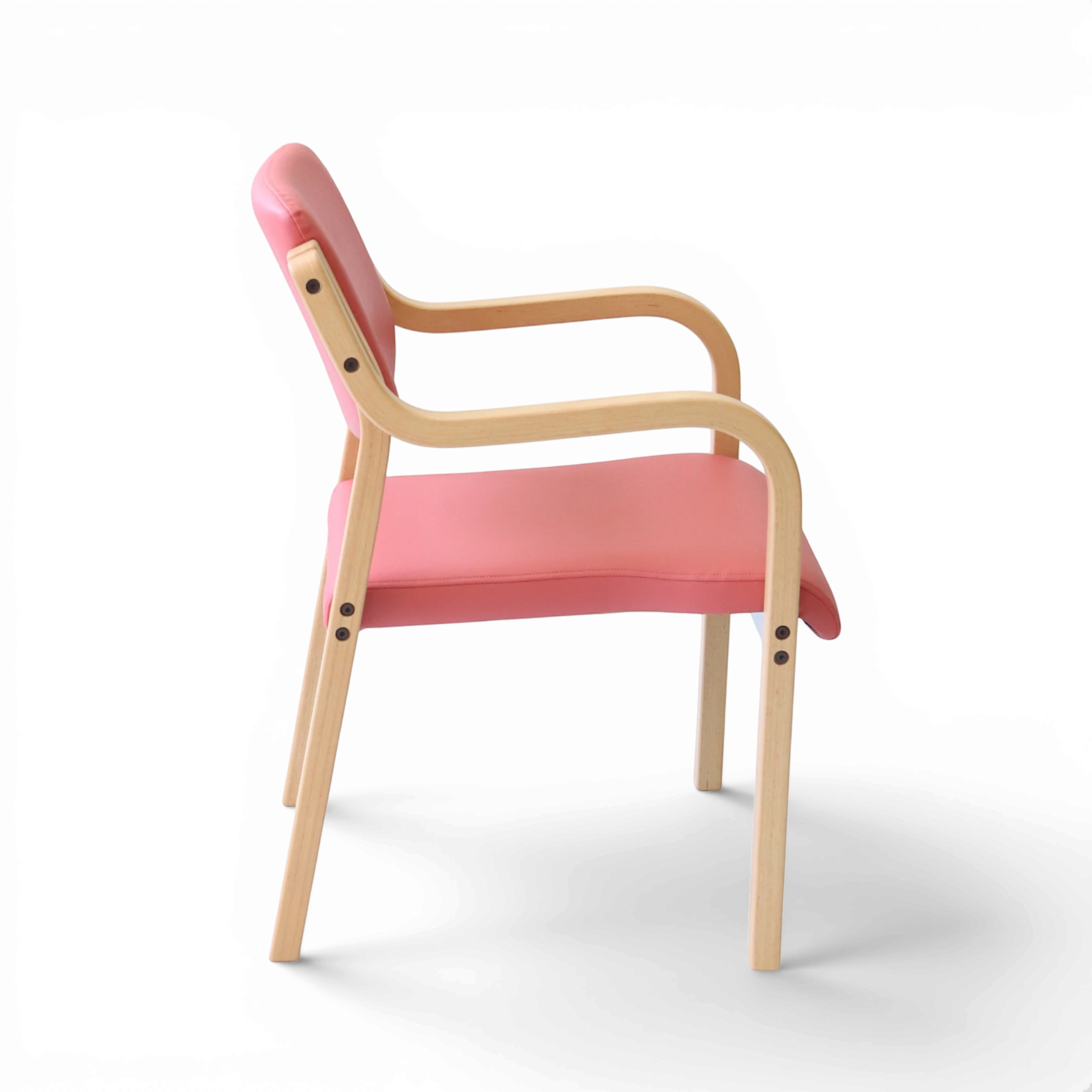 PROVOUR 台日設計家具 M Chair-02 粉色曲木扶手椅，採用舒適泡綿座墊與可堆疊設計，適合商務接待空間。