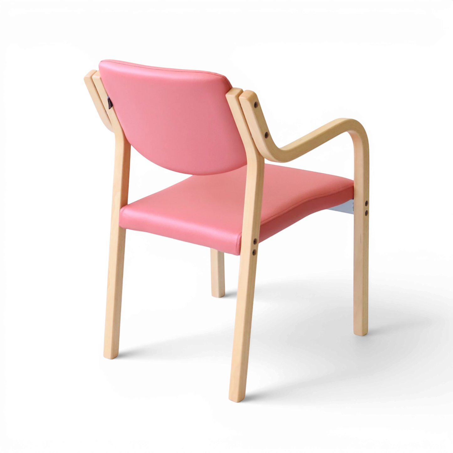 PROVOUR 台日設計家具｜木質辦公桌辦公椅 M Chair-02 粉色曲木扶手椅，具備舒適泡綿座墊與可堆疊設計，適合商務接待空間。