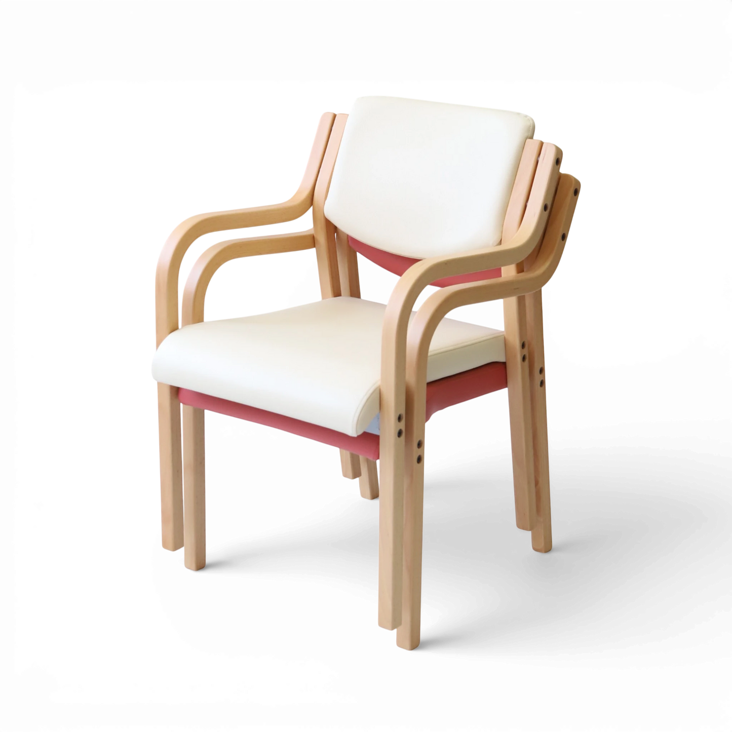 PROVOUR 台日設計家具｜木質辦公桌辦公椅 M Chair-02 米白色曲木扶手堆疊椅，具備舒適泡綿座墊與穩固木質椅腳，適合商務接待空間。