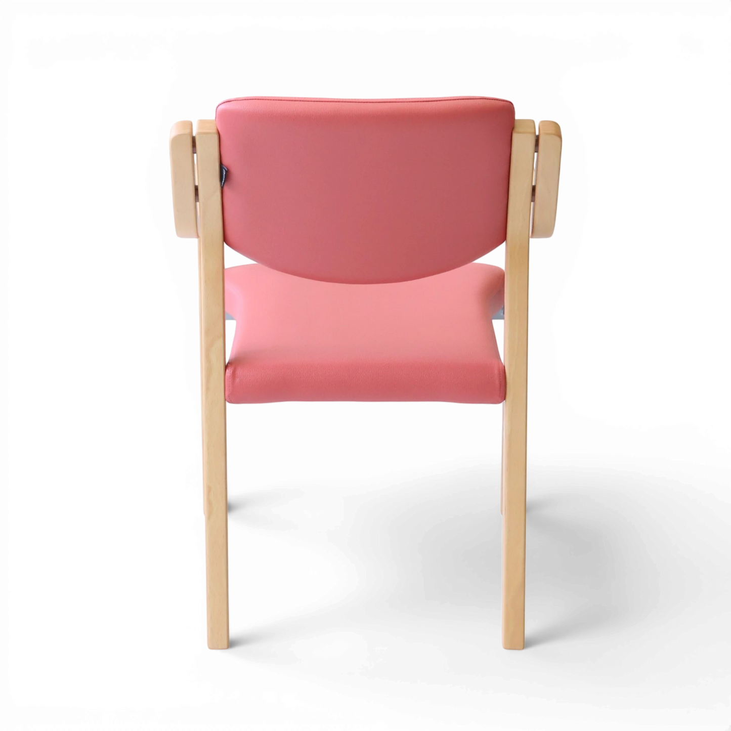 PROVOUR 台日設計家具 M Chair-02 粉色PVC曲木餐椅，具備一體成型扶手與可堆疊設計，適合商務接待空間。