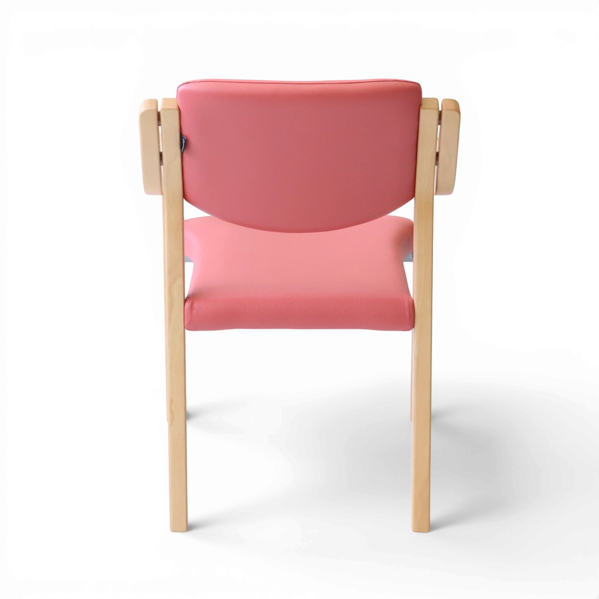 PROVOUR 台日設計家具 M Chair-02 粉色PVC曲木餐椅，具備一體成型扶手與可堆疊設計，適合商務接待空間。