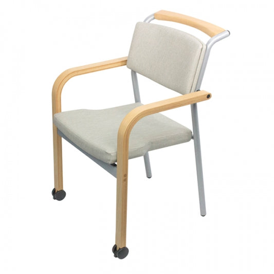 PROVOUR M Chair-01 淺灰色曲木扶手椅，具備實木把手與前腳輪設計，適合醫療與照護空間使用。