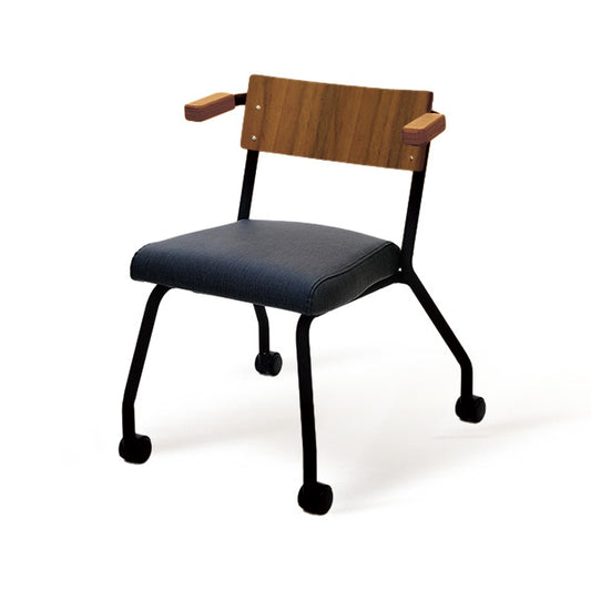 PROVOUR P Chair 單人椅，具備曲木椅背、黑色PVC座墊、粉體塗裝金屬腳架與實用腳輪。