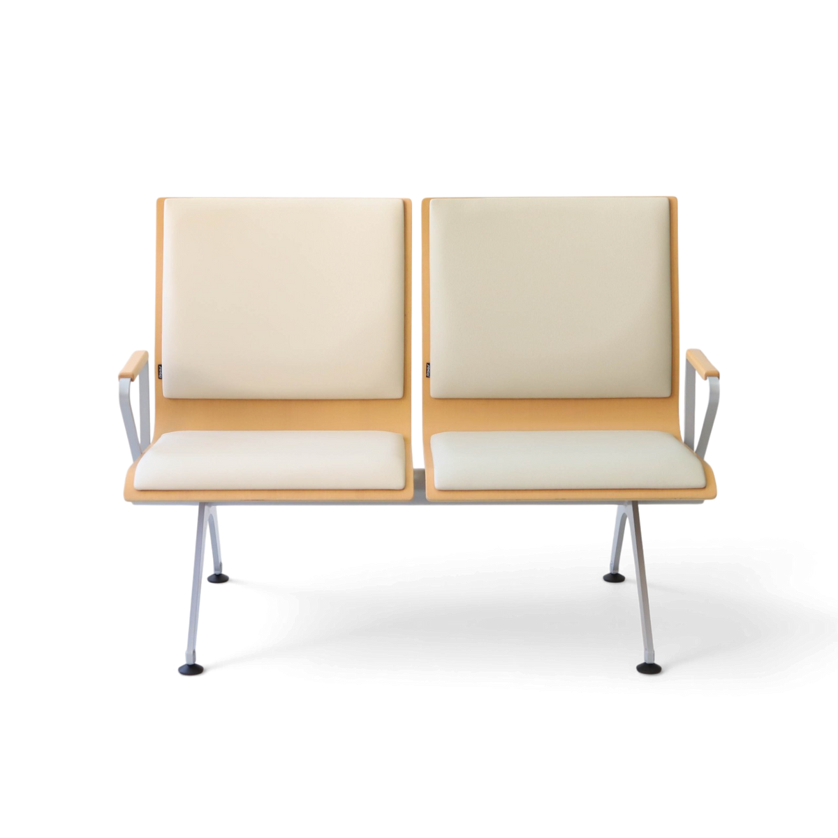 PROVOUR Plywood Bench 二人座等候椅，曲木合板搭配米色PVC皮革軟墊與鐵製椅腳，簡約耐用。