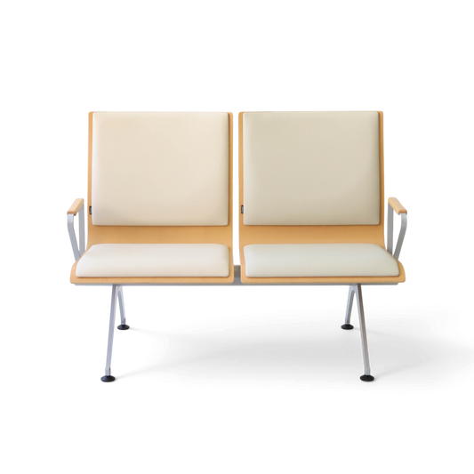 PROVOUR Plywood Bench 二人座等候椅，曲木合板搭配米色PVC皮革軟墊與鐵製椅腳，簡約耐用。