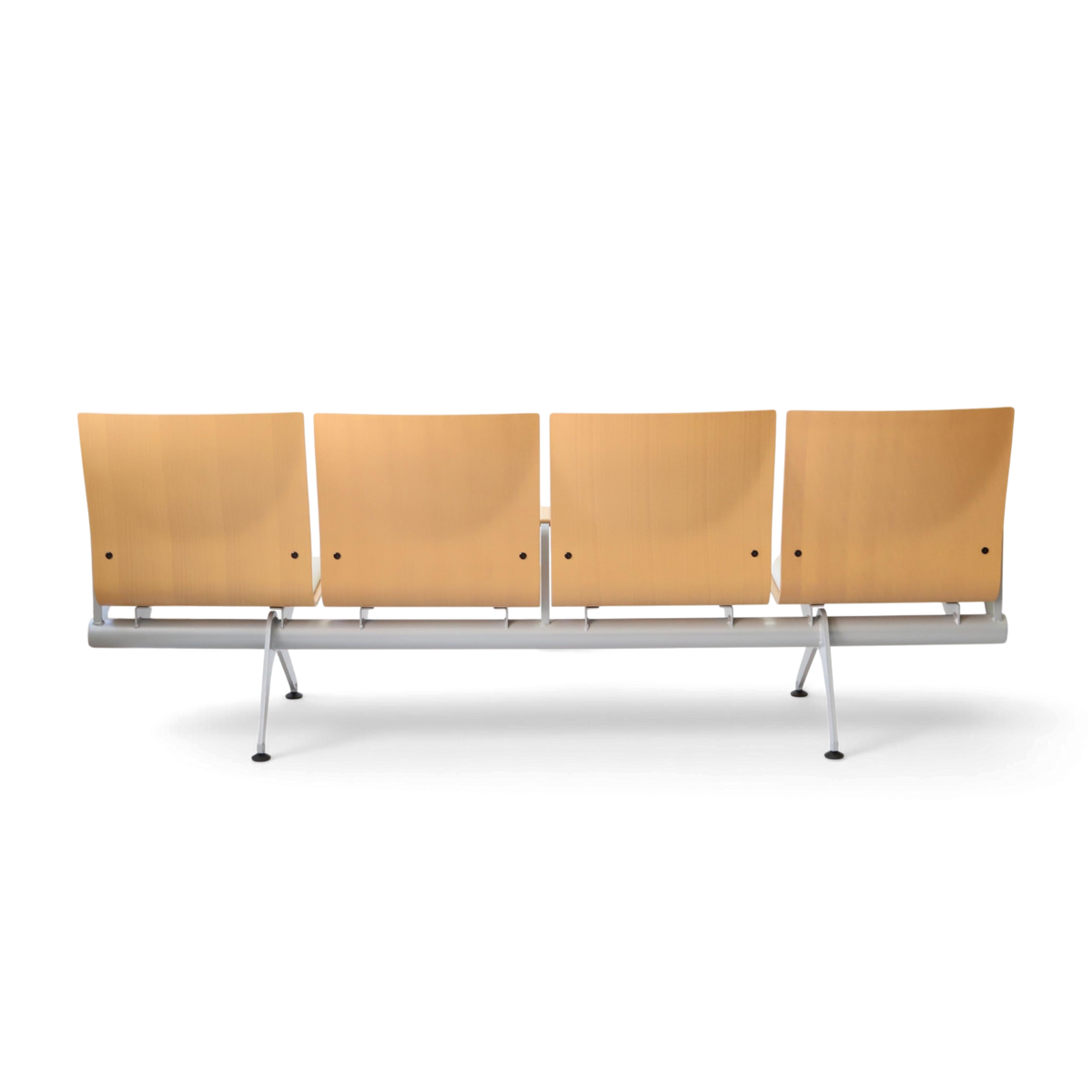 PROVOUR Plywood Bench 四人座等候椅，淺木色曲木合板背板搭配穩固鐵製椅腳，適合公共空間使用。