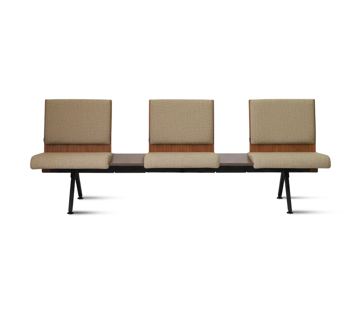 PROVOUR 台日設計家具 K Bench 三人座等候椅，具備天然木皮曲木椅背、仿布紋 PVC 皮革座墊與中間木質桌板，搭配粉體塗裝椅腳。