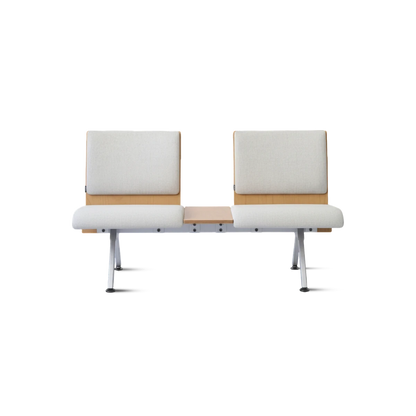 PROVOUR 台日設計家具｜木質辦公桌辦公椅 K Bench 二人座等候椅，淺色木質與白色軟墊設計，中間附有實用桌板，適合商務大廳使用。