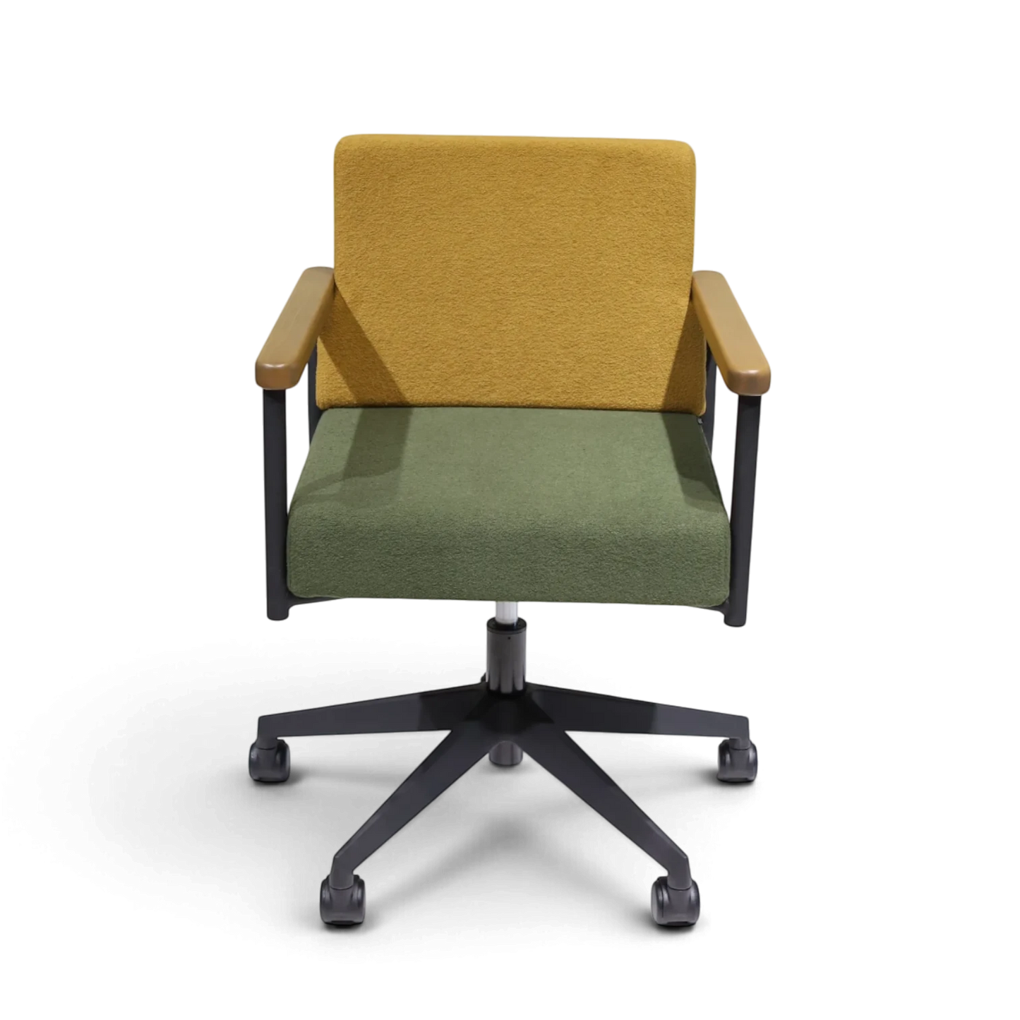 PROVOUR 台日設計家具｜木質辦公桌辦公椅 T Chair 會議椅，具備黃色椅背、綠色座墊、實木扶手及五爪活動輪腳。