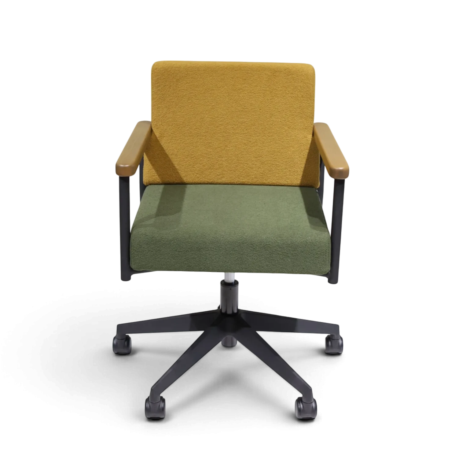 PROVOUR 台日設計家具｜木質辦公桌辦公椅 T Chair 會議椅，具備黃色椅背、綠色座墊、實木扶手及五爪活動輪腳。