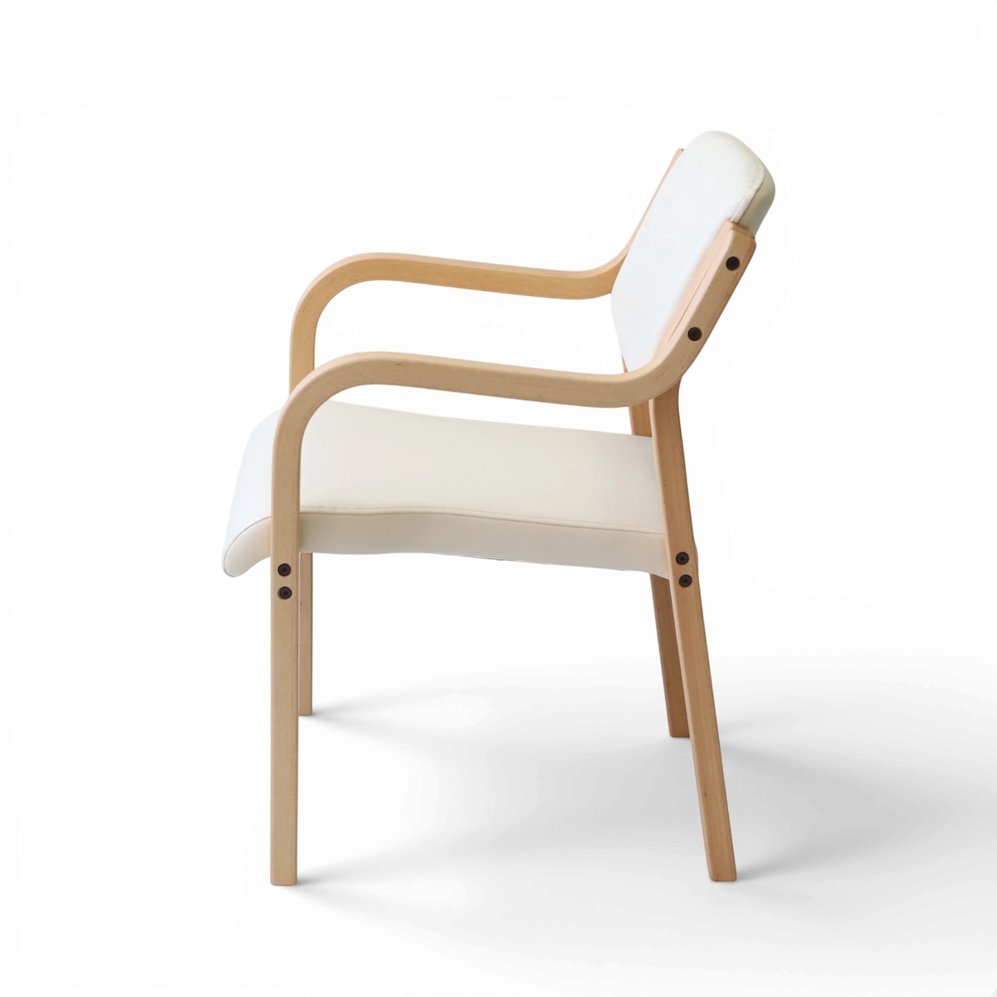 PROVOUR 台日設計家具 M Chair-02 白色曲木扶手餐椅，採用淺色木質椅腳與舒適PVC軟墊，簡約可堆疊設計。