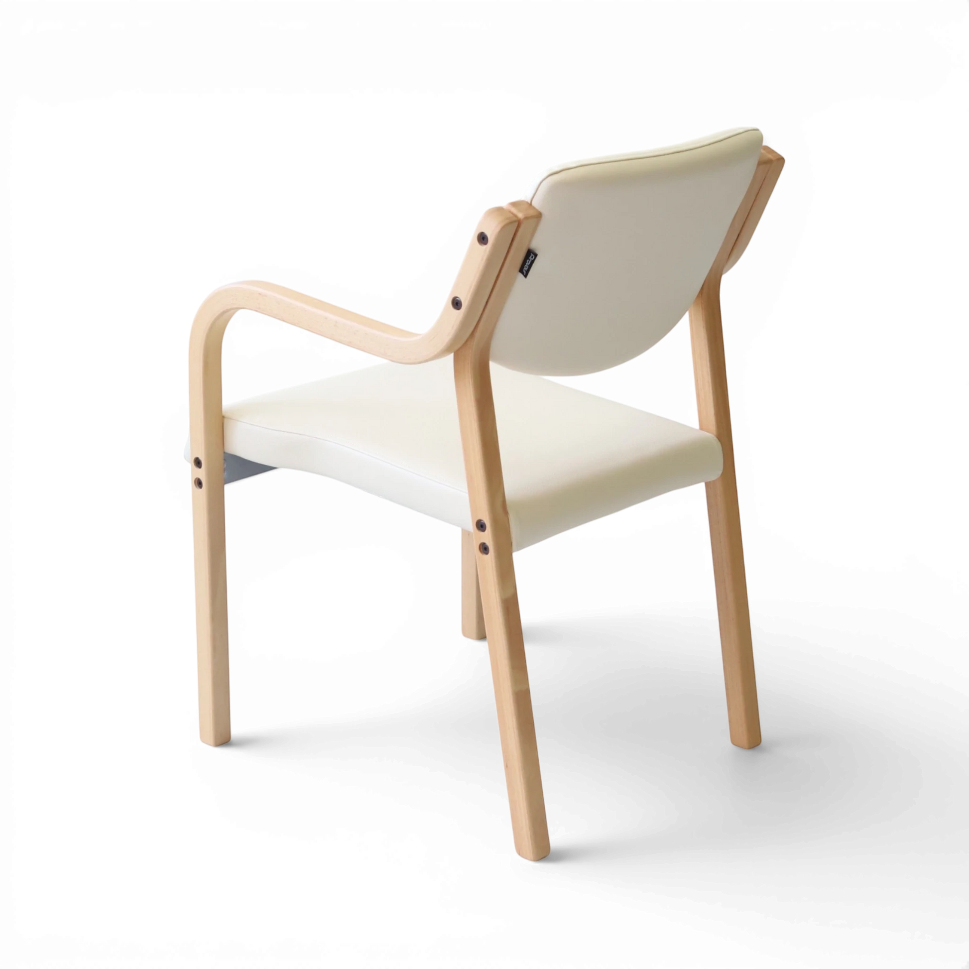 PROVOUR 台日設計家具 M Chair-02 米白色 PVC 曲木扶手餐椅，具備可堆疊設計，適合商務接待與居家空間。